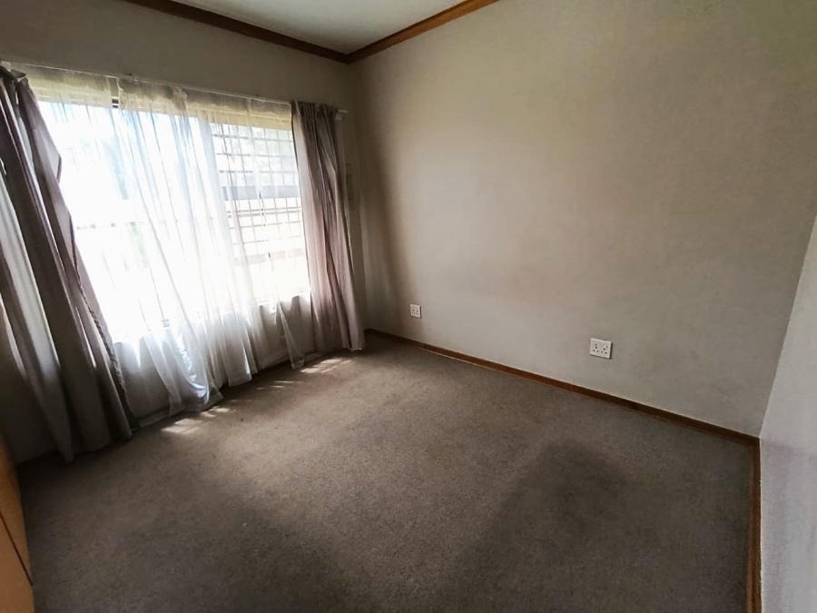 2 Bedroom Property for Sale in Langenhovenpark Free State